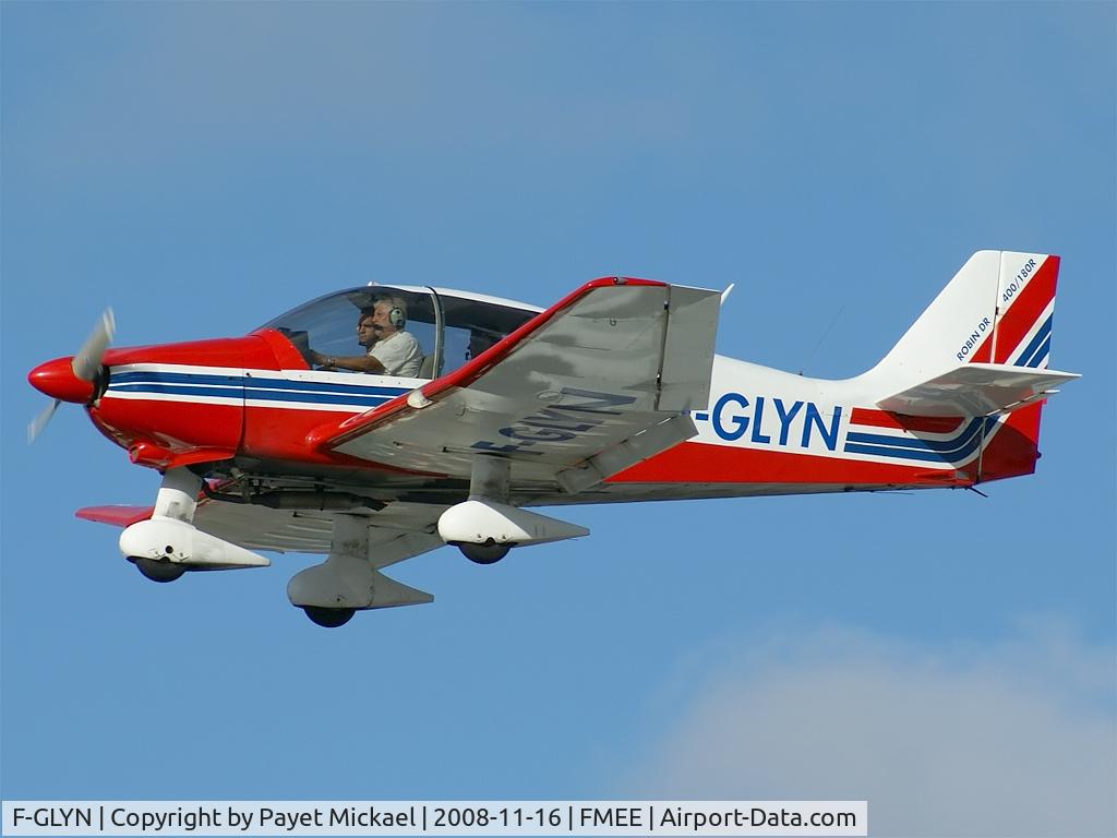 F-GLYN, Robin DR-400-180R Regent C/N 1306, Final for rwy 32