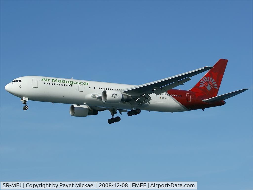 5R-MFJ, 1992 Boeing 767-3Y0/ER C/N 26200, Final approach for rwy 30