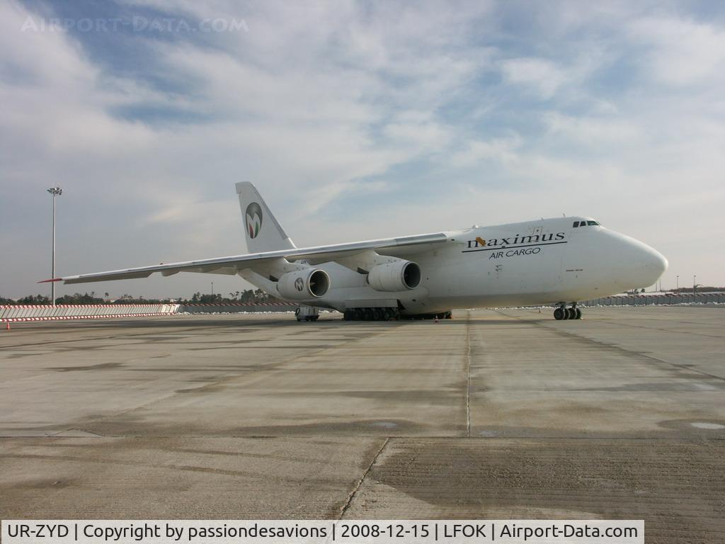 UR-ZYD, 2003 Antonov An-124-100 Ruslan C/N 19530502843, An-124-100 Ruslan