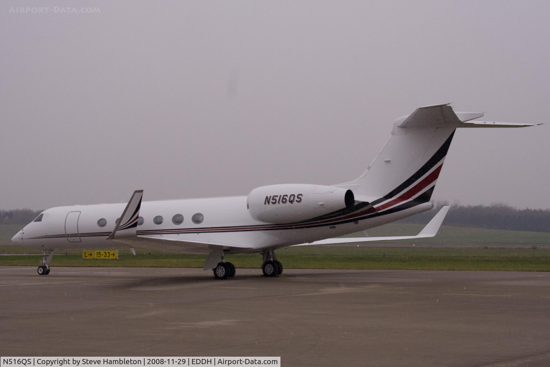 N516QS, 2001 Gulfstream Aerospace G-V C/N 658, On a cold November day at Hamburg