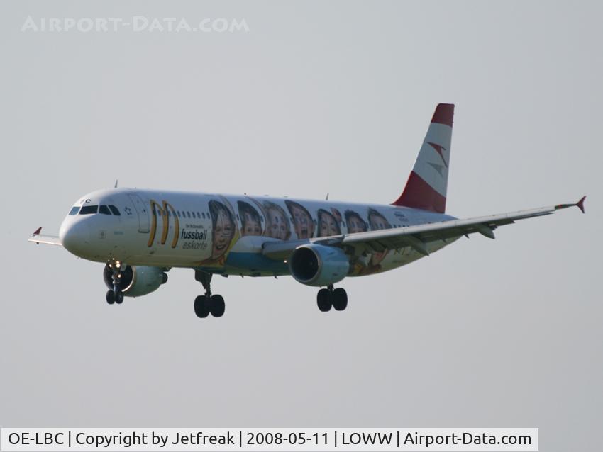 OE-LBC, 1996 Airbus A321-111 C/N 581, special McDonalds paint scheme. Austrian Airlines Airbus A321-111, c/n: 581