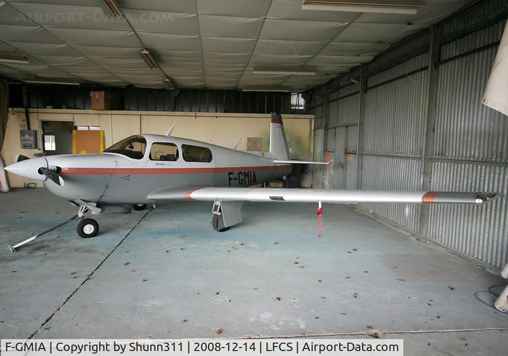 F-GMIA, Mooney M20J 201 C/N 24-3358, Inside Airclub's hangar...