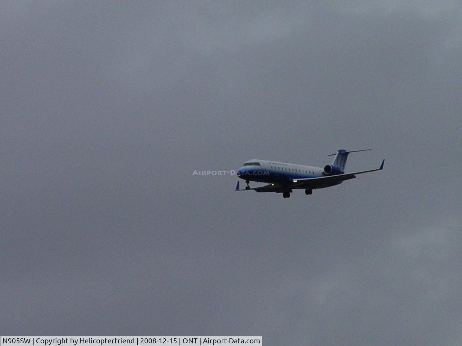 N905SW, 2000 Bombardier CRJ-200LR (CL-600-2B19) C/N 7437, On final durng rain at Ontario