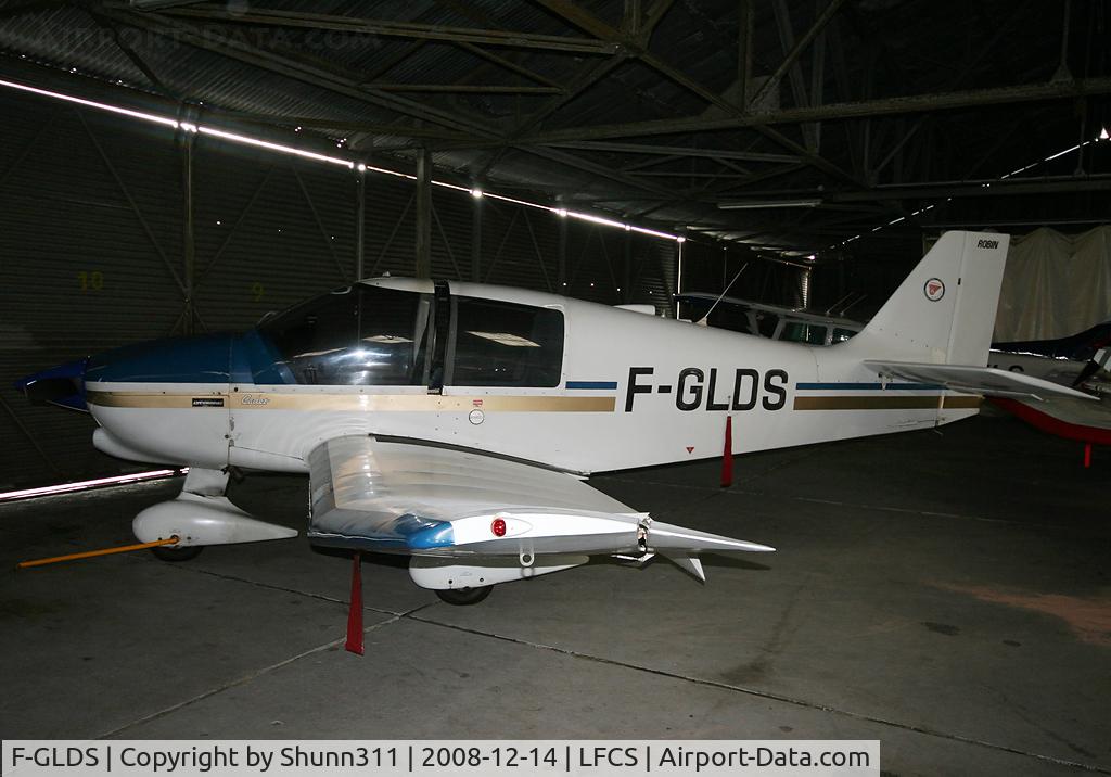 F-GLDS, Robin DR-400-100 Cadet C/N 2101, Parked inside Airclub's hangar...