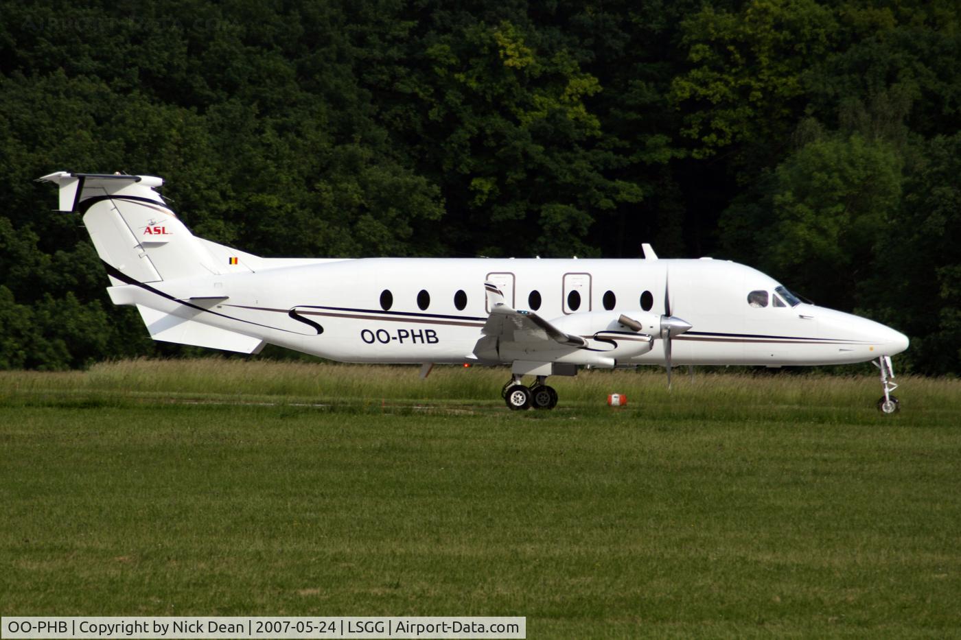OO-PHB, 1994 Beech 1900D C/N UE-106, LSGG