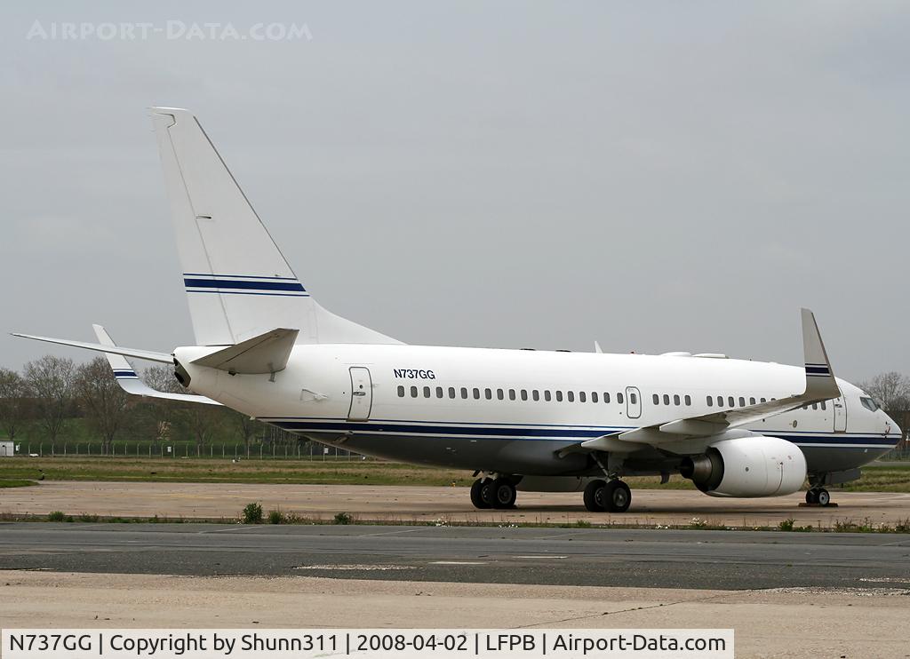 N737GG, 1999 Boeing 737-74Q C/N 29136, Parked and waiting a new flight...