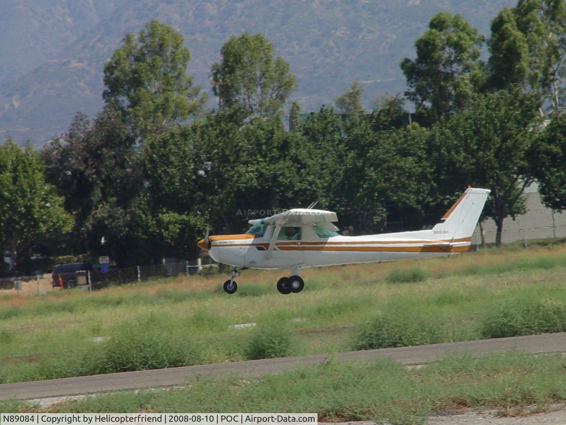 N89084, 1978 Cessna 152 C/N 15282623, Almost down