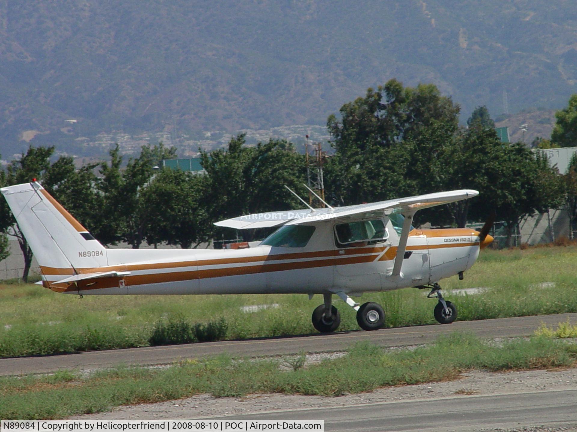 N89084, 1978 Cessna 152 C/N 15282623, Taxiing back for take off at Brackett