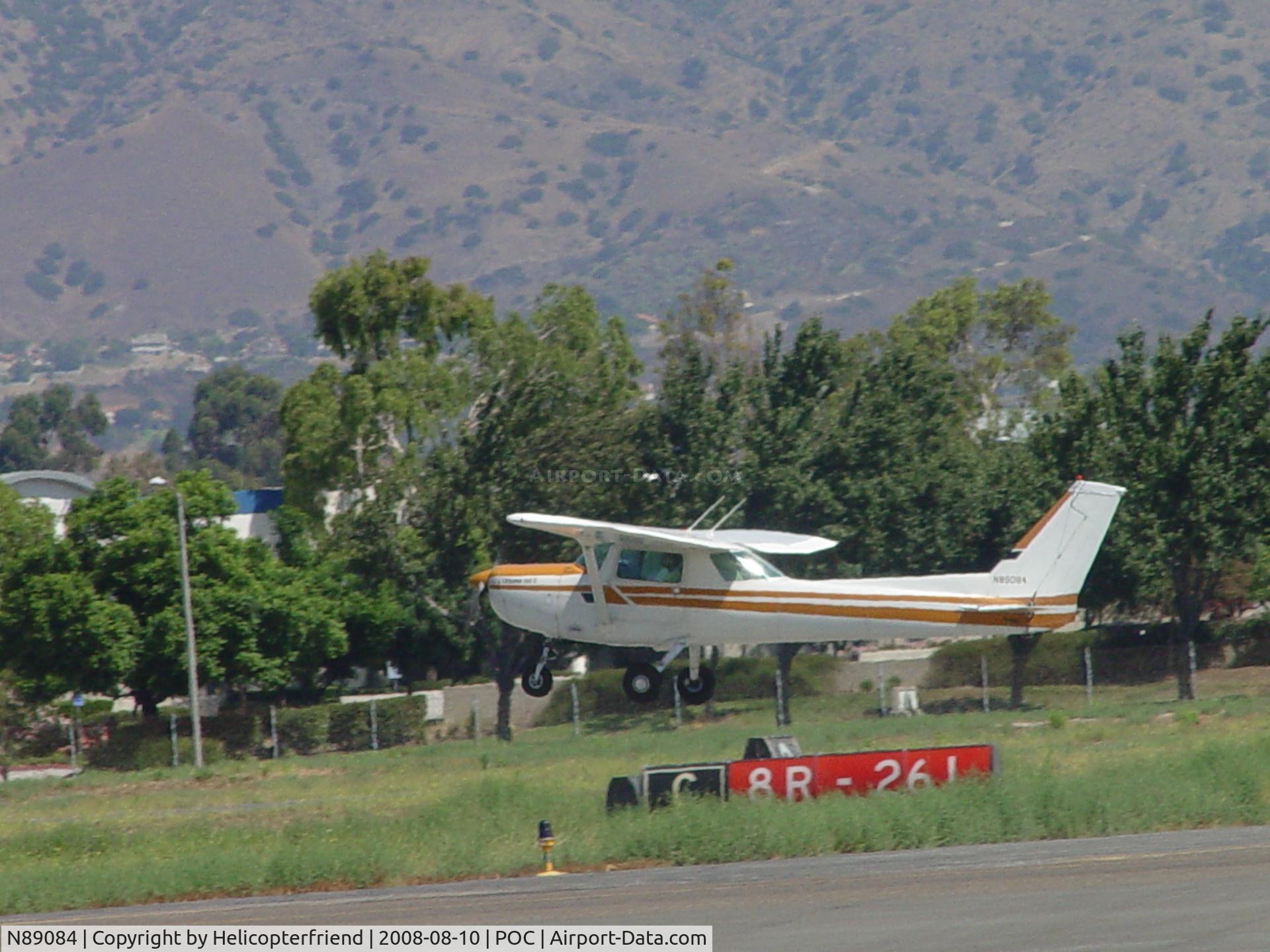 N89084, 1978 Cessna 152 C/N 15282623, Taking off from Brackett