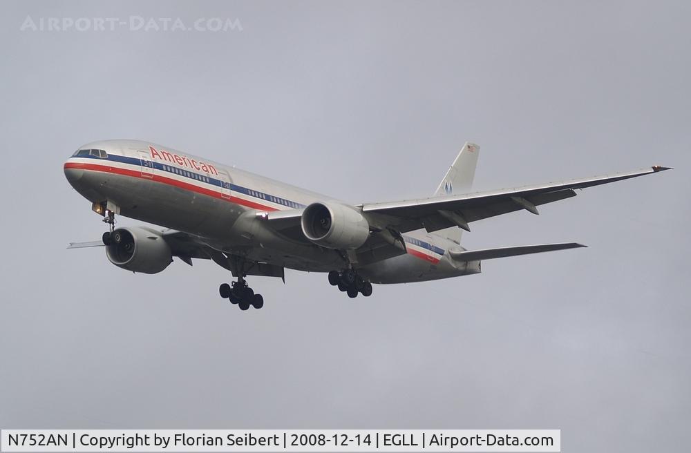 N752AN, 2001 Boeing 777-223 C/N 30260, Short final rwy 27R