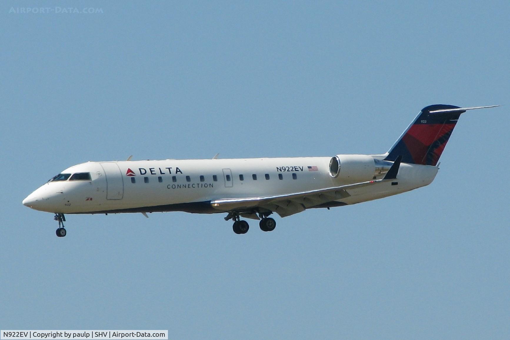 N922EV, 2003 Bombardier CRJ-200ER (CL-600-2B19) C/N 7822, Landing at Shreveport Regional.