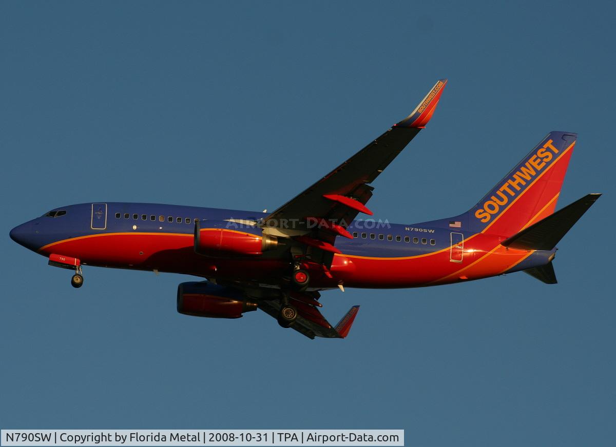 N790SW, 2000 Boeing 737-7H4 C/N 30604, Southwest 737-700