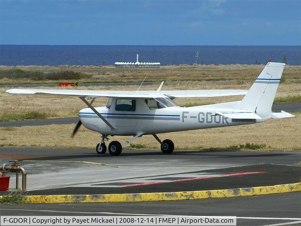 F-GDOR, Reims F152 C/N 1948, Taxiing for rwy 15