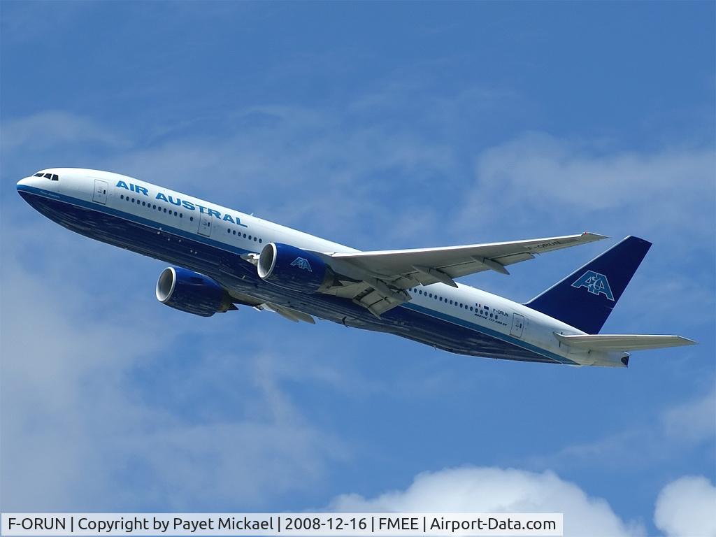F-ORUN, 1999 Boeing 777-2Q8/ER C/N 28676, Performing some touch and go's rwy 14.