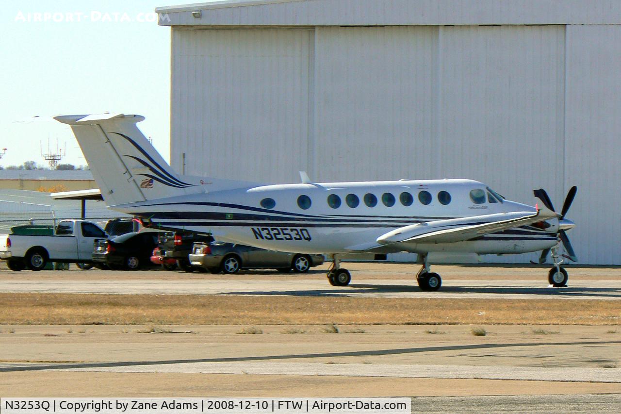 N3253Q, 2000 Raytheon Aircraft Company B300 C/N FL-293, At Meacham Field