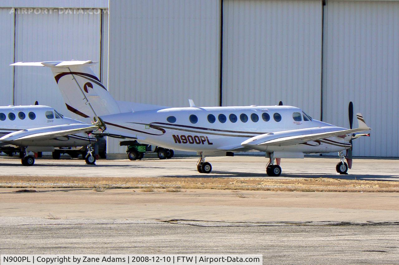 N900PL, 2005 Raytheon Aircraft Company B300 C/N FL-462, At Meacham Field - Beech King Air