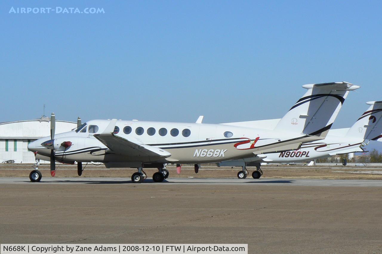 N668K, 2001 Raytheon Aircraft Company B300 C/N FL-329, At Meacham Field - Beech King Air
