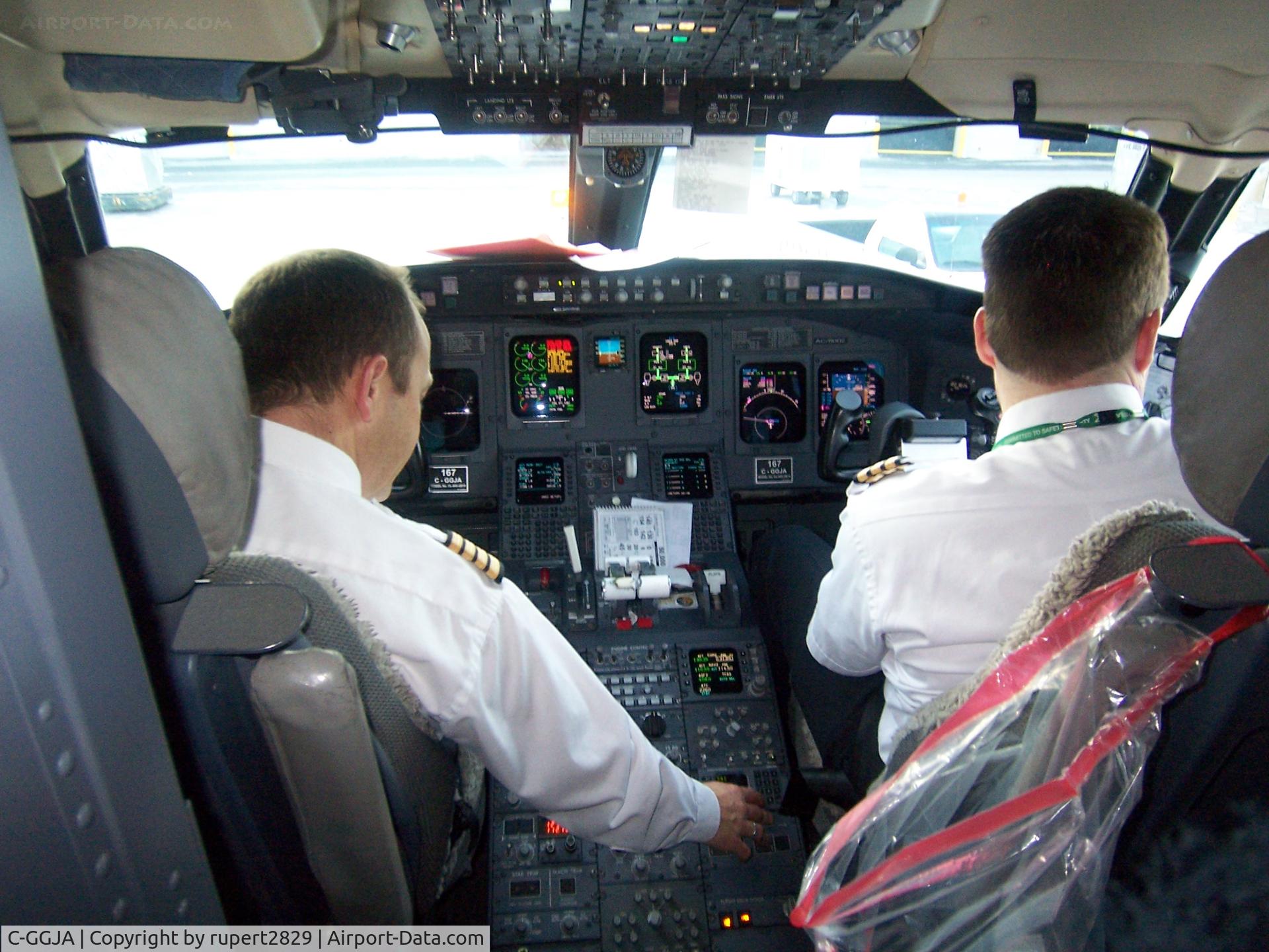 C-GGJA, 2004 Bombardier CRJ-200ER (CL-600-2B19) C/N 8002, inside