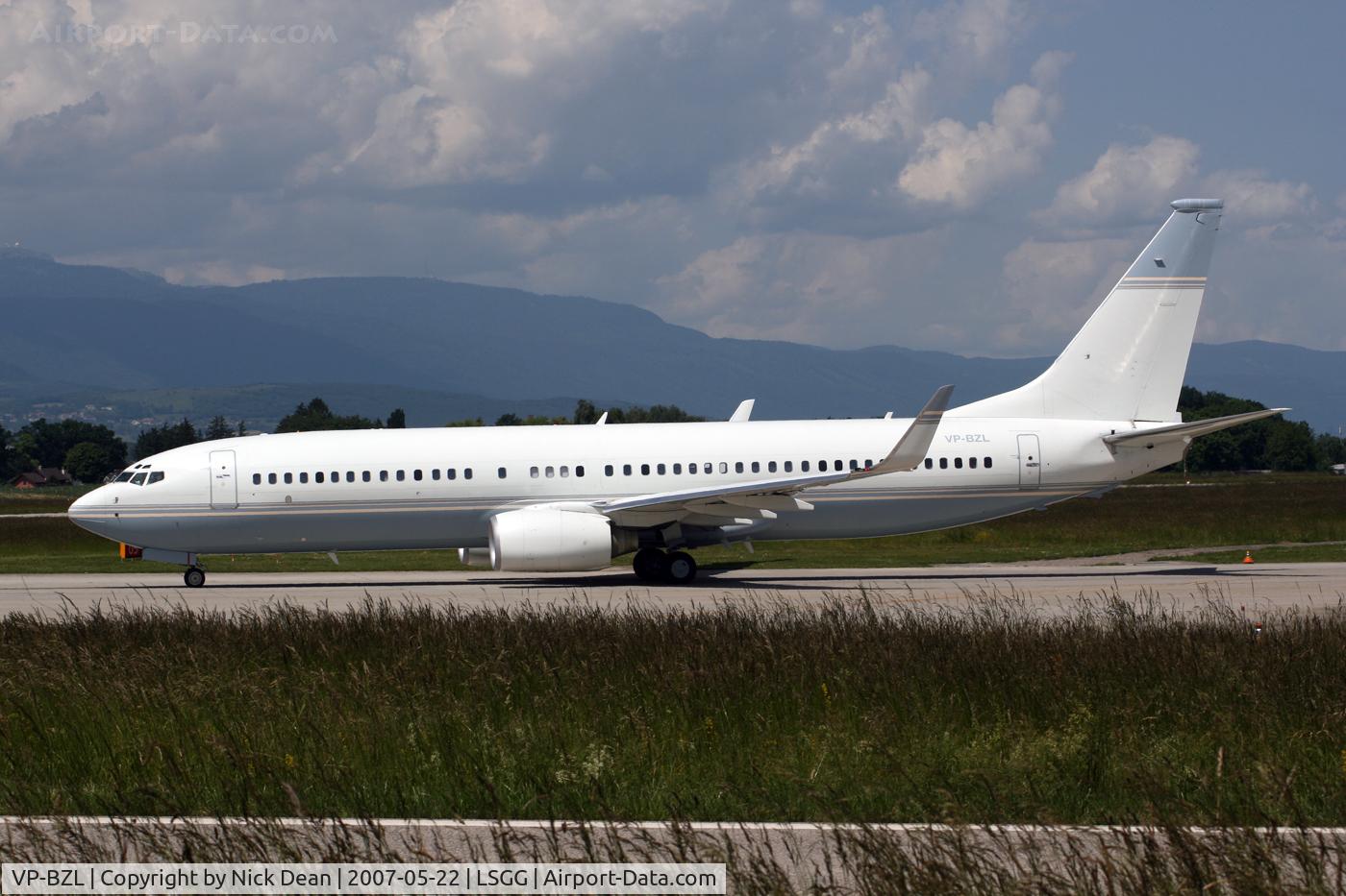 VP-BZL, 2001 Boeing 737-8DV C/N 32915, LSGG