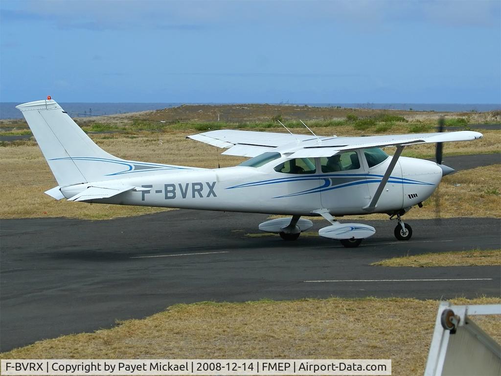 F-BVRX, Cessna 182P Skylane C/N 18263110, Arriving at general aviaition park
