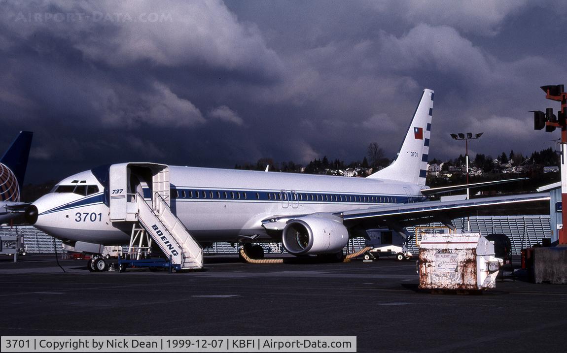 3701, 1999 Boeing 737-8AR C/N 30139, KBFI