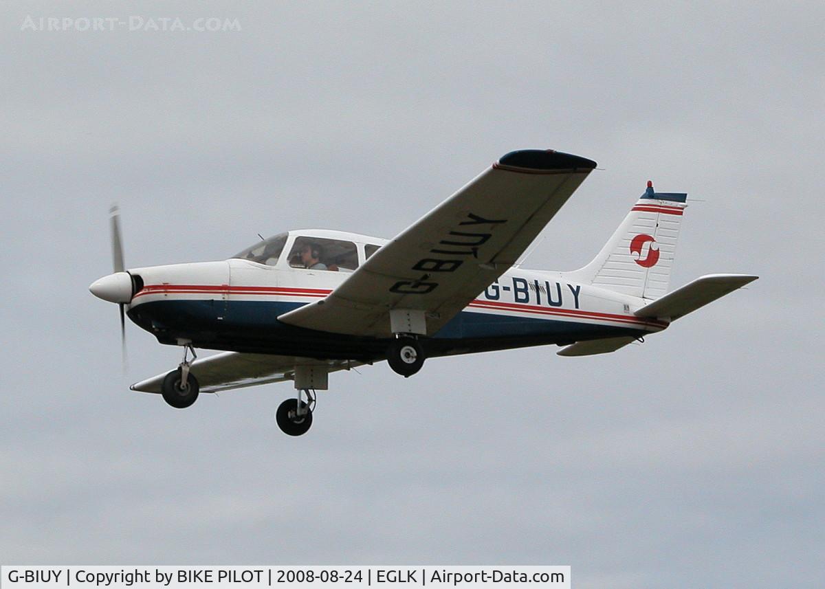 G-BIUY, 1981 Piper PA-28-181 Cherokee Archer II C/N 28-8190133, FINALS FOR RWY 25
