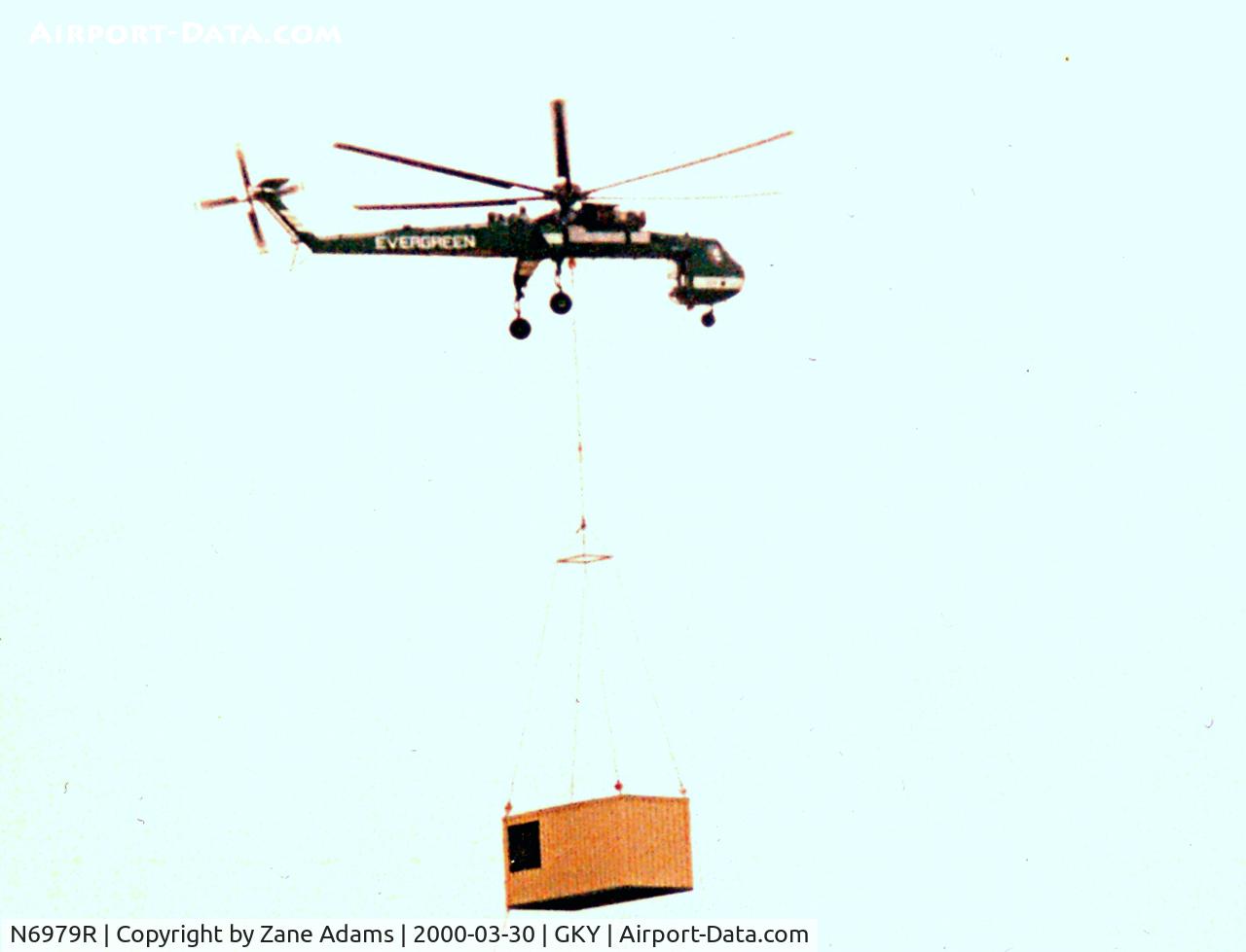 N6979R, 1968 Sikorsky S-64E C/N 64079, Evergreen heavy lift helicopter placing HVAC units on the Arlington, TX General Motors plant