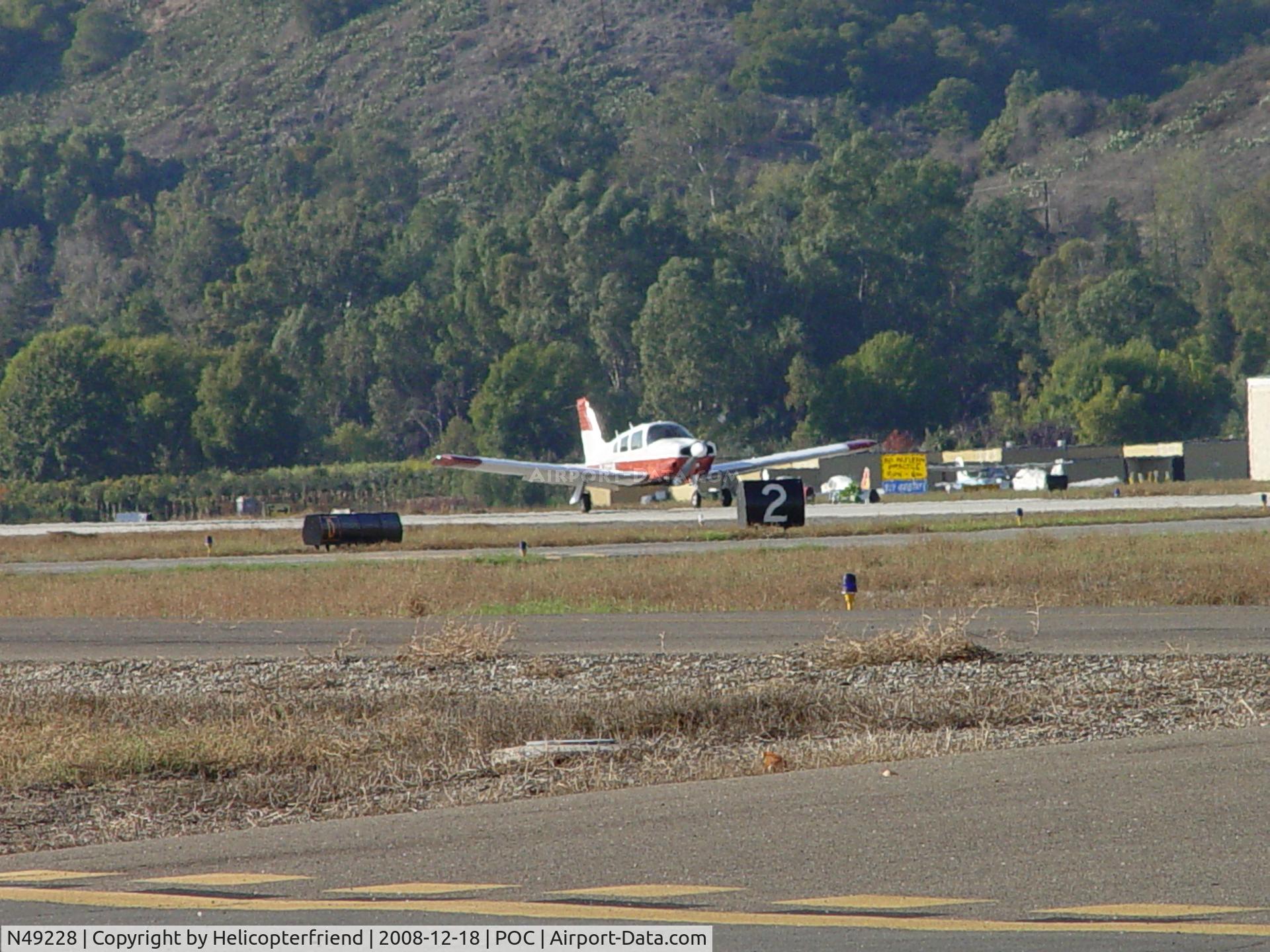N49228, 1976 Piper PA-28R-200 C/N 28R-7635459, Landing on runway 8L at Brackett