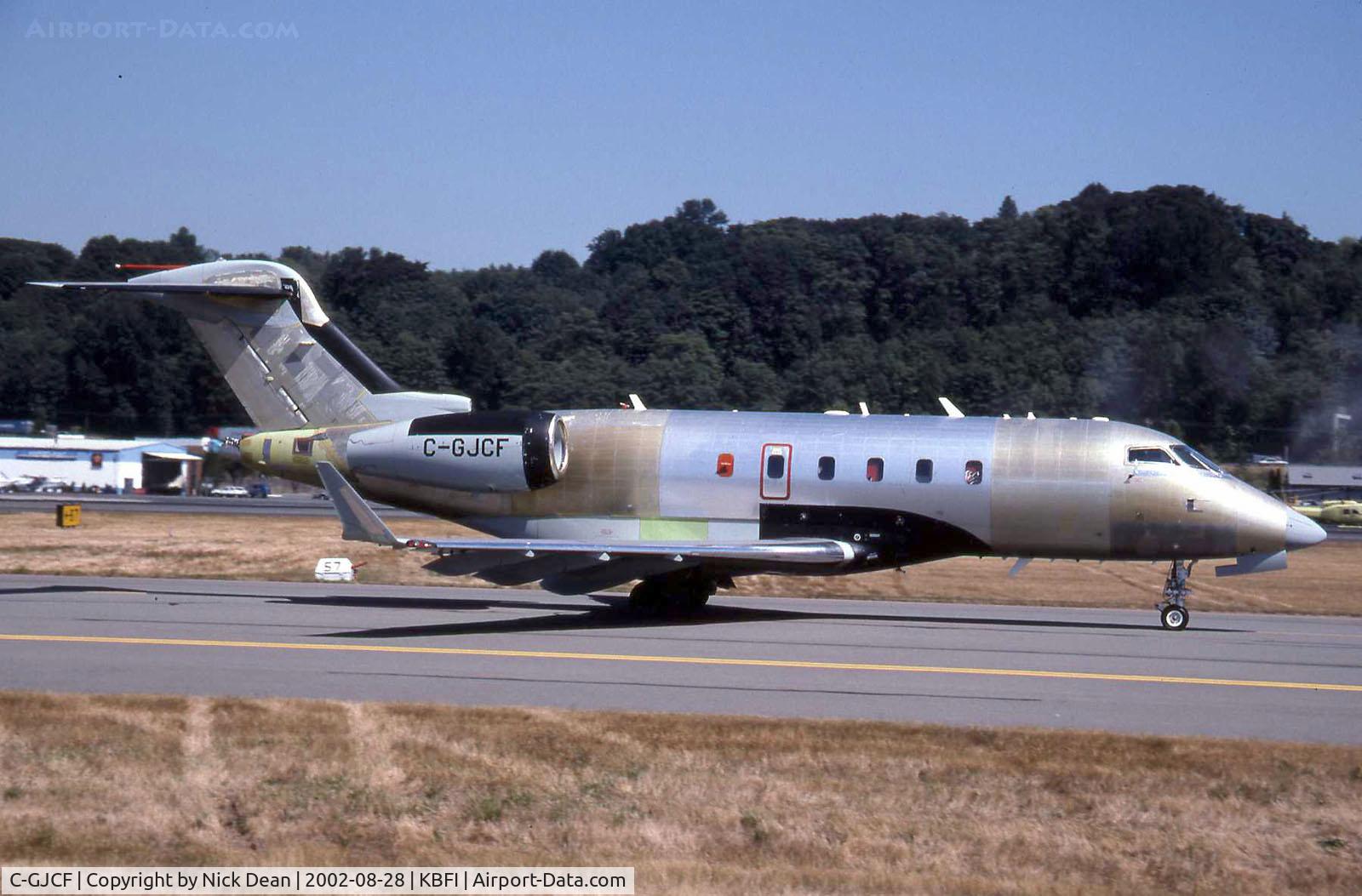 C-GJCF, 2001 Bombardier Challenger 300 (BD-100-1A10) C/N 20002, KBFI