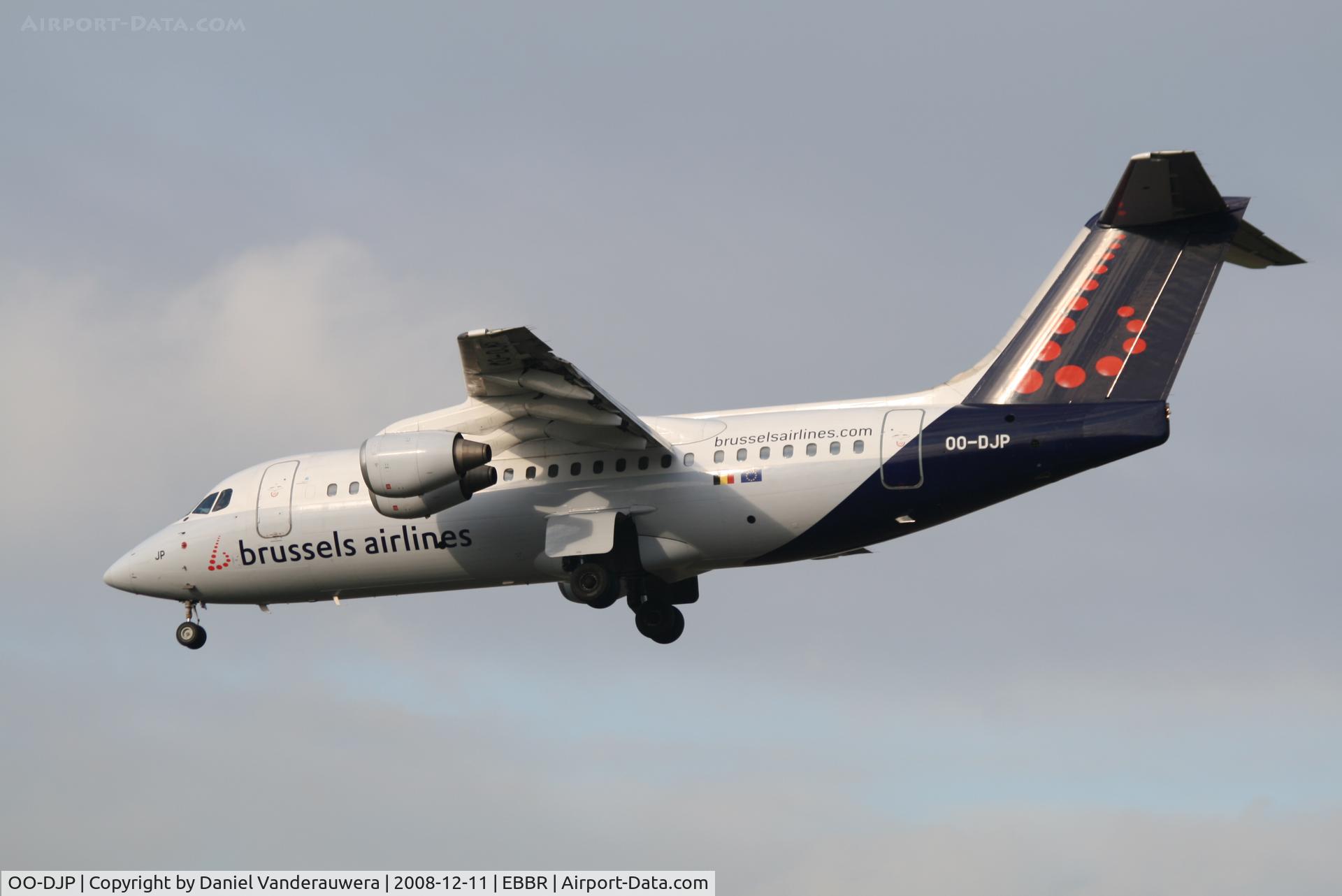 OO-DJP, 1996 British Aerospace Avro 146-RJ85 C/N E.2287, flight SN2174 is descending to rwy 25L