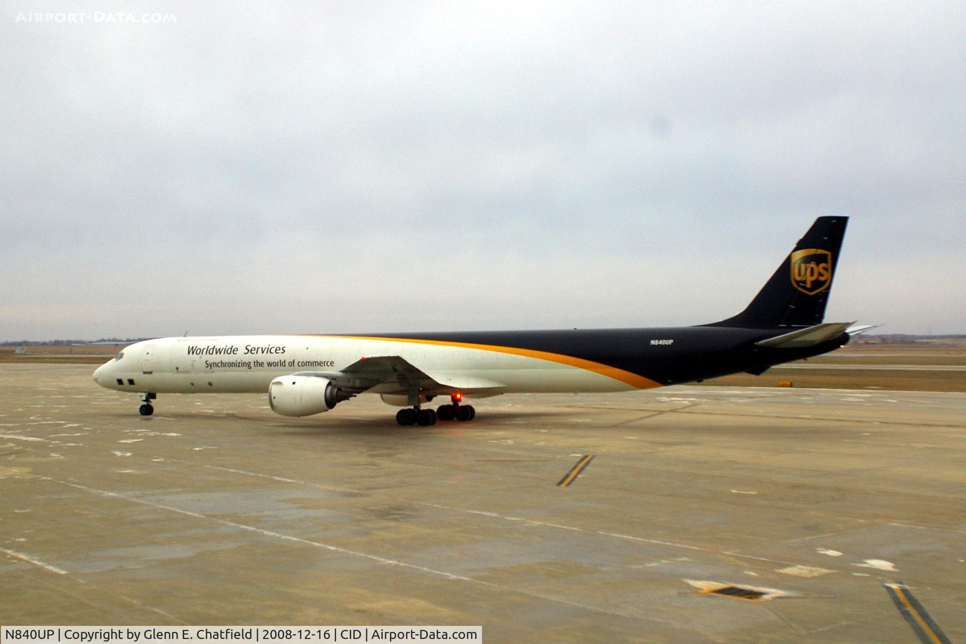 N840UP, 1970 Douglas DC-8-73F C/N 46140, Taxiing on to the cargo ramp
