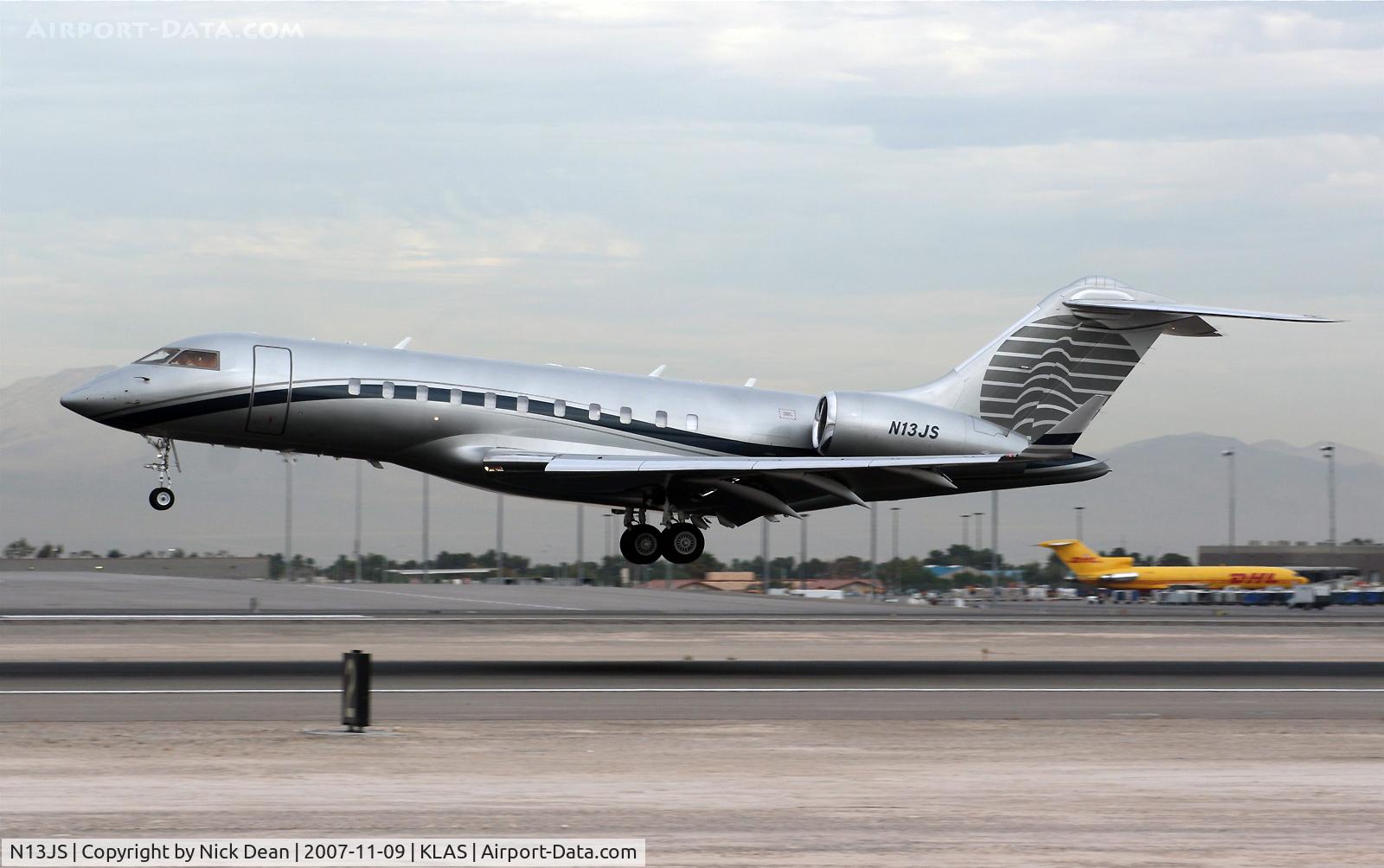 N13JS, 2006 Bombardier BD-700-1A11 Global Express C/N 9212, KLAS