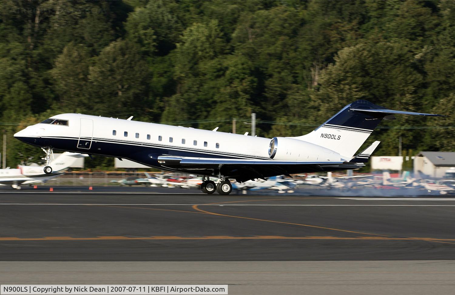 N900LS, 2006 Bombardier BD-700-1A11 Global 5000 C/N 9216, KBFI
