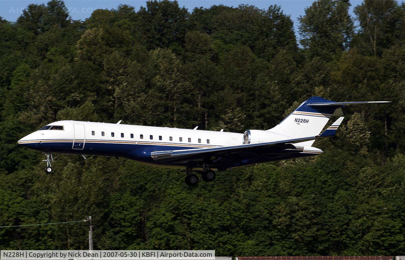 N228H, 1999 Bombardier BD-700-1A11 Global Express C/N 9040, KBFI