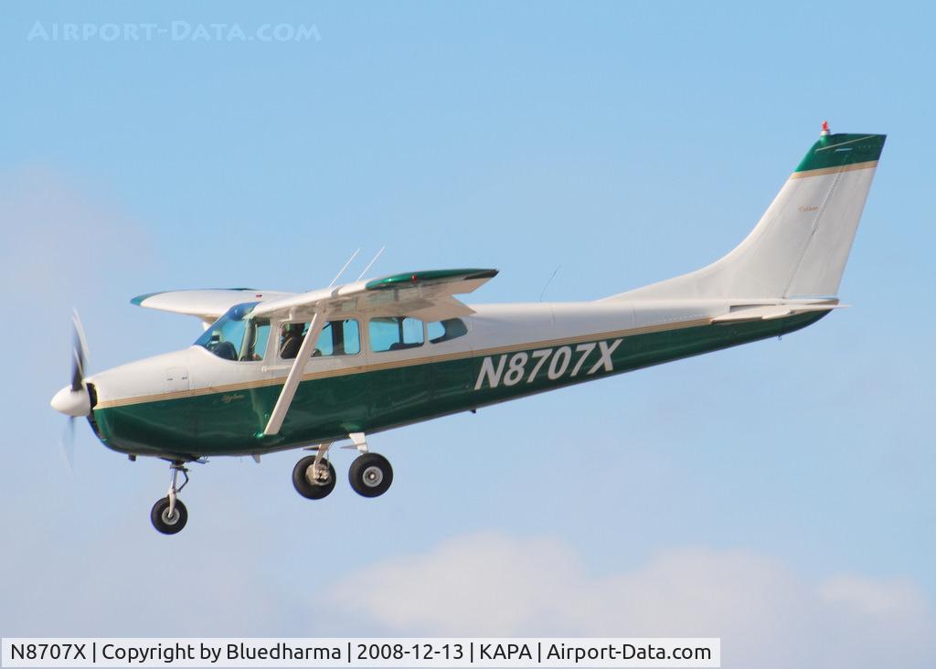 N8707X, 1960 Cessna 182D Skylane C/N 18253107, Landing on 17L on a very windy day.