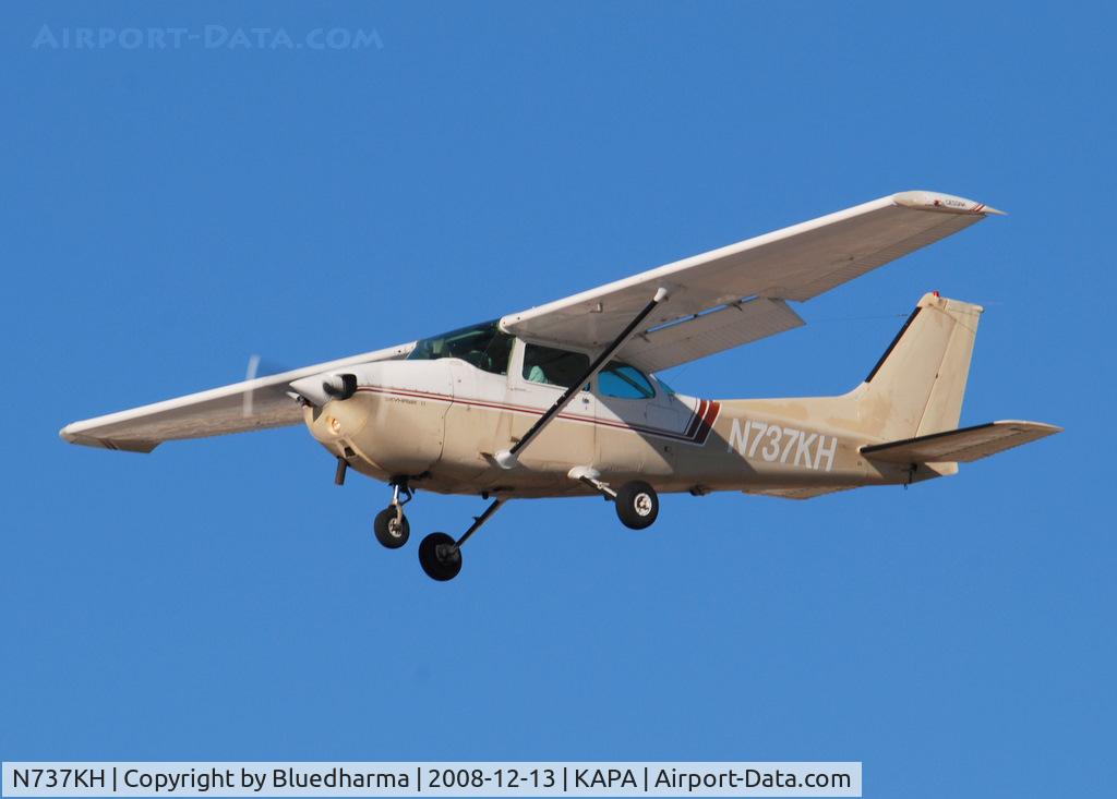 N737KH, 1977 Cessna 172N C/N 17269473, On final to 17R