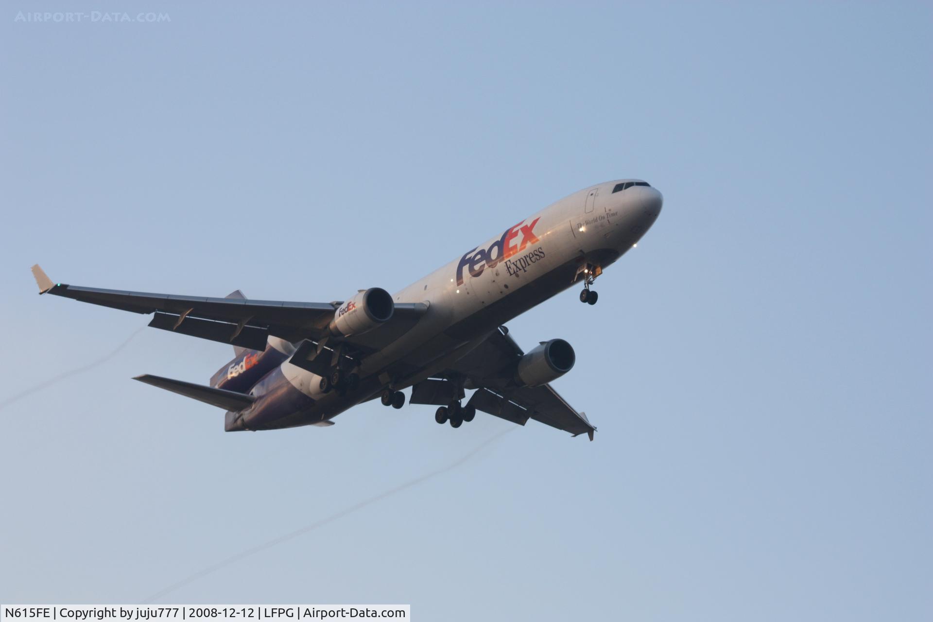 N615FE, 1996 McDonnell Douglas MD-11F C/N 48767, on landing at CDG