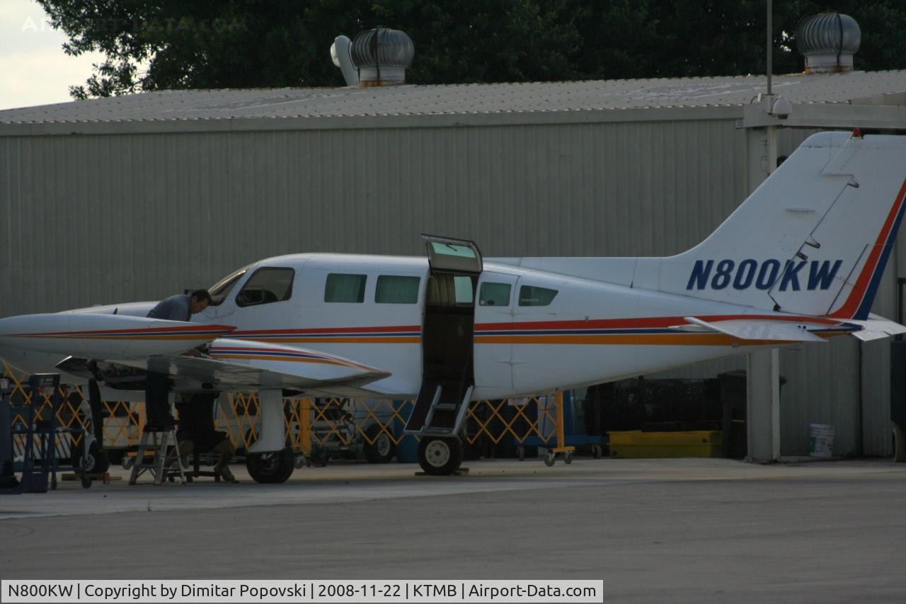 N800KW, 1976 Cessna 402B C/N 402B1063, /