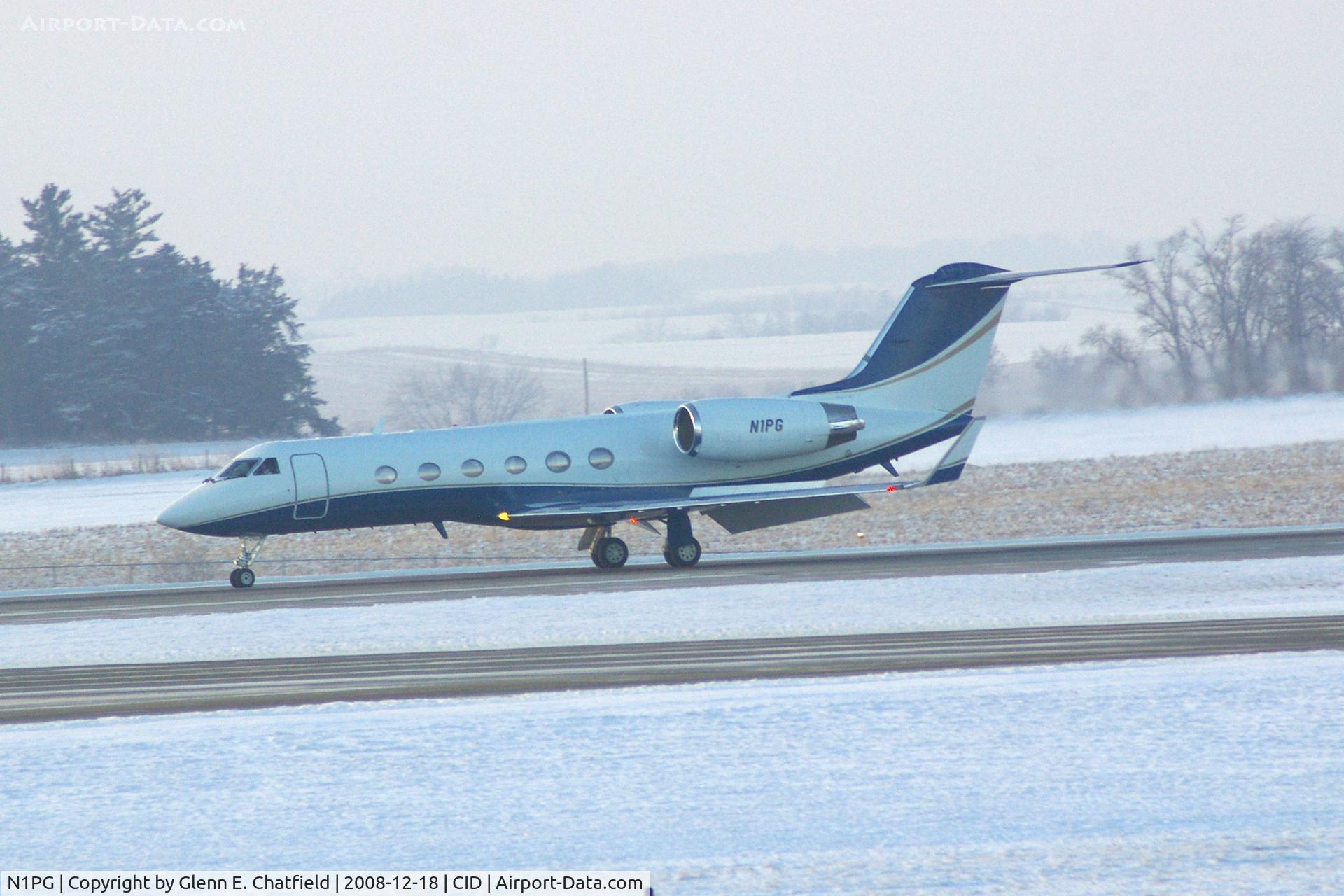 N1PG, 1999 Gulfstream Aerospace G-IV C/N 1374, Landing roll-out on Runway 9, very early in the morning