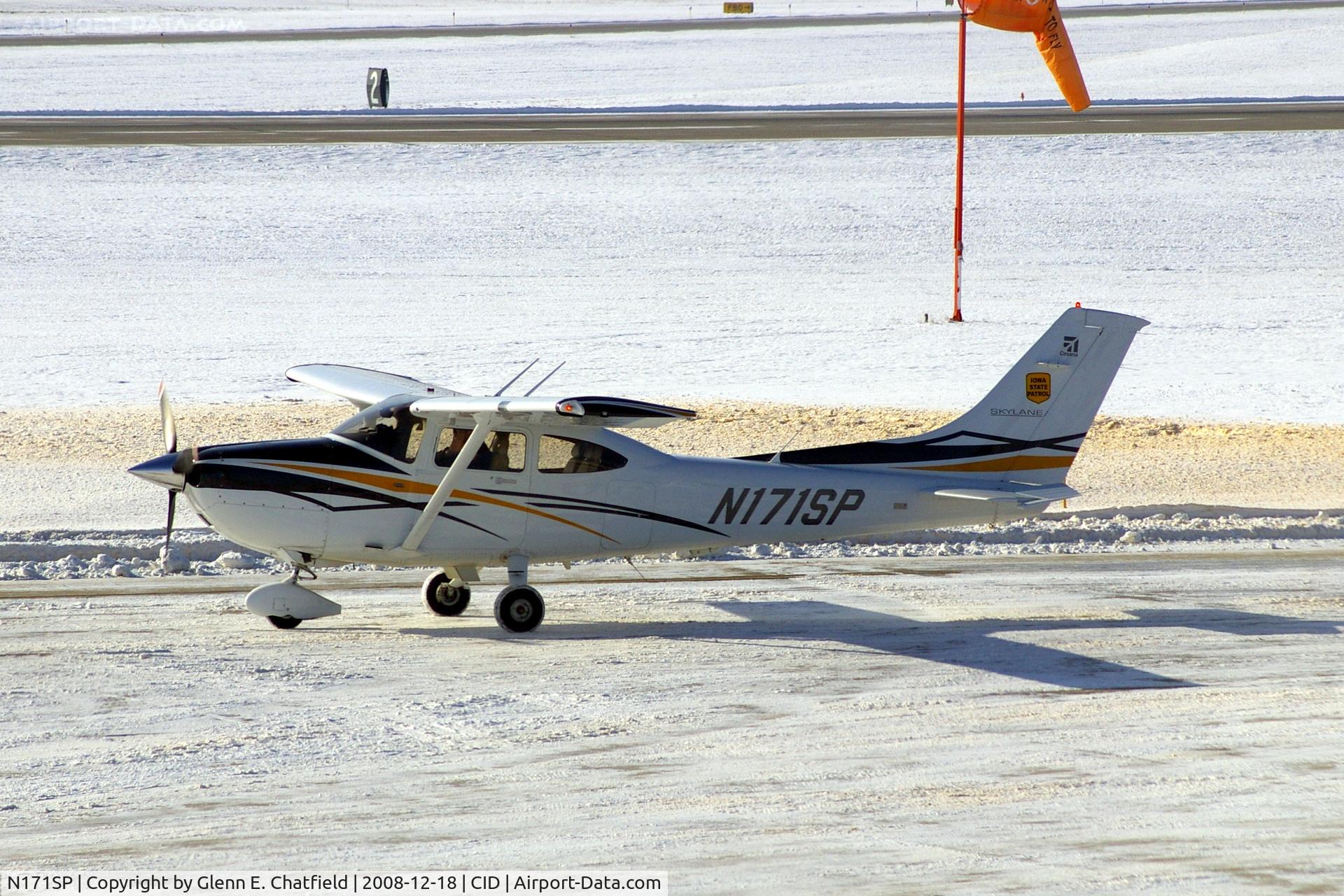 N171SP, 2007 Cessna 182T Skylane C/N 18281977, Bright sunny morning, taxiing by my office window.  State Police.