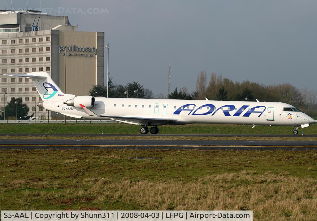 S5-AAL, 2007 Bombardier CRJ-900LR (CL-600-2D24) C/N 15129, Passing on parallels runways