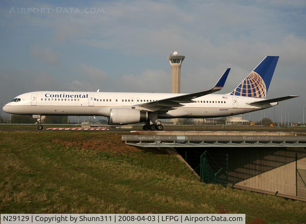 N29129, 1998 Boeing 757-224 C/N 28969, Passing on parallels runways