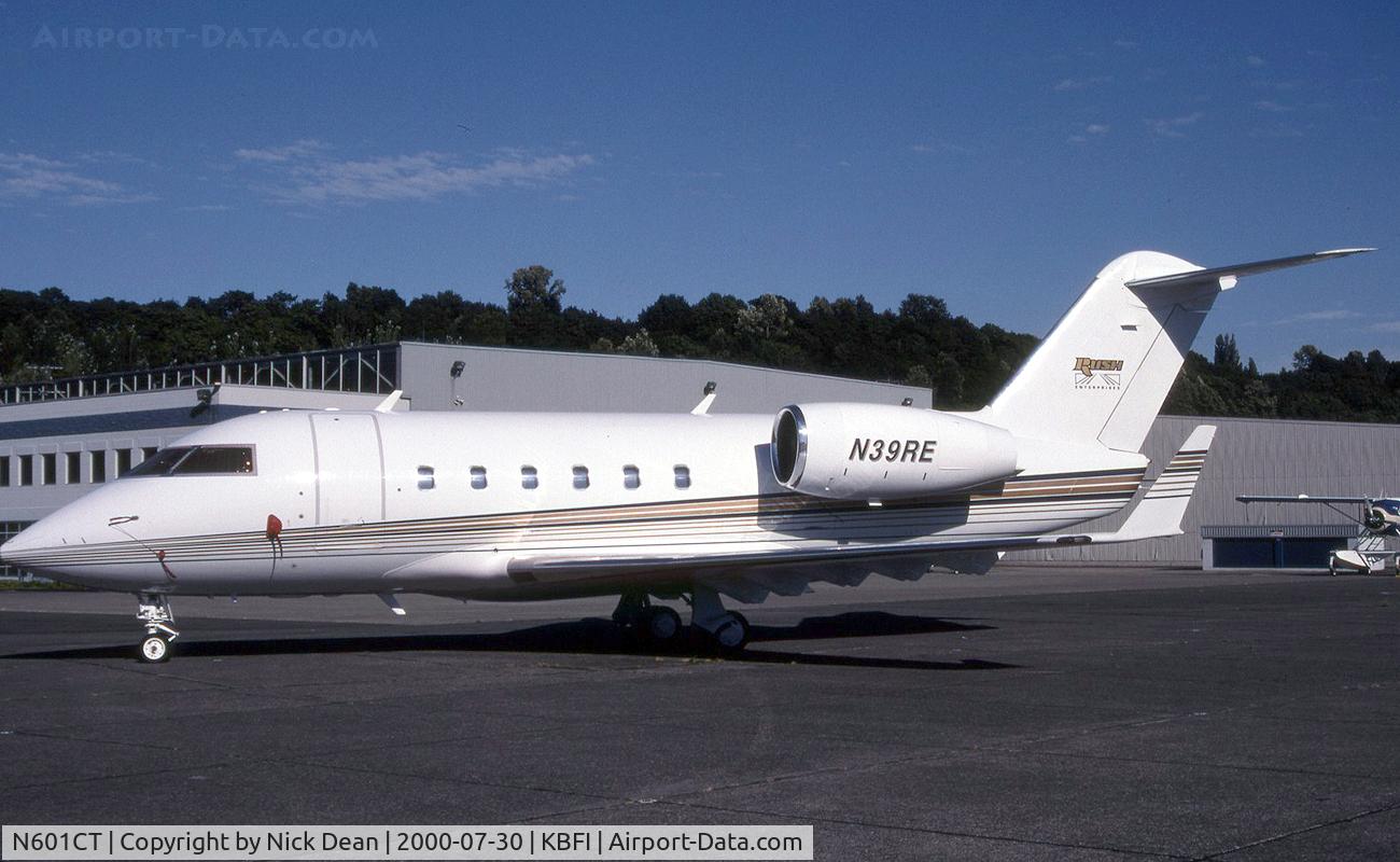 N601CT, Canadair Challenger 600 (CL-600-1A11) C/N 1049, KBFI (N39RE seen here carried by a CL600 C/N 1049 is now being carried by a CL601 the aircraft shown is now registered N601CT as posted)