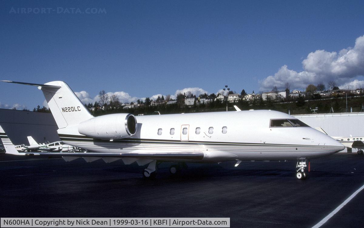 N600HA, 1982 Canadair Challenger 600S (CL-600-1A11) C/N 1071, KBFI (Seen here as N220LC which is currently on a citation this aircraft is now registered N600HA as posted)