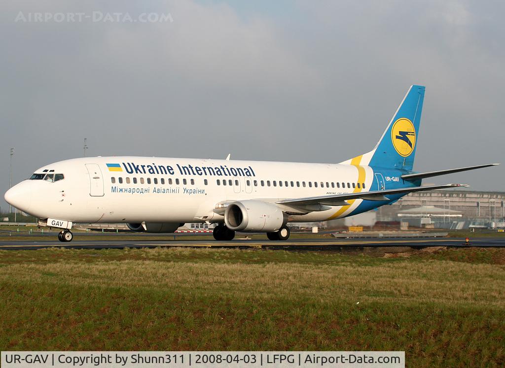 UR-GAV, 1992 Boeing 737-4C9 C/N 26437, Passing on parallels runways