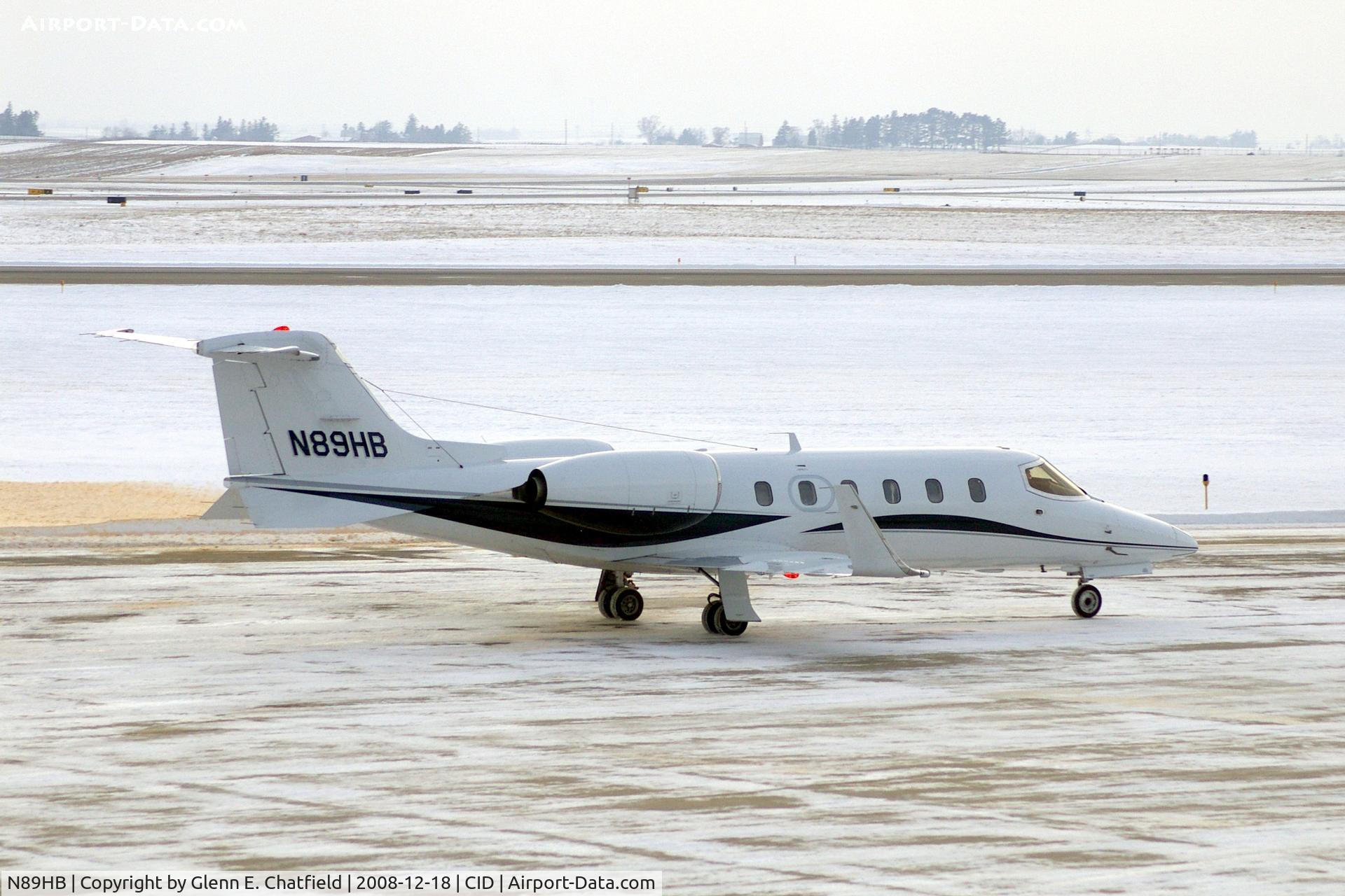 N89HB, 1989 Learjet Inc 31 C/N 010, Taxiing past the tower to Landmark FBO.