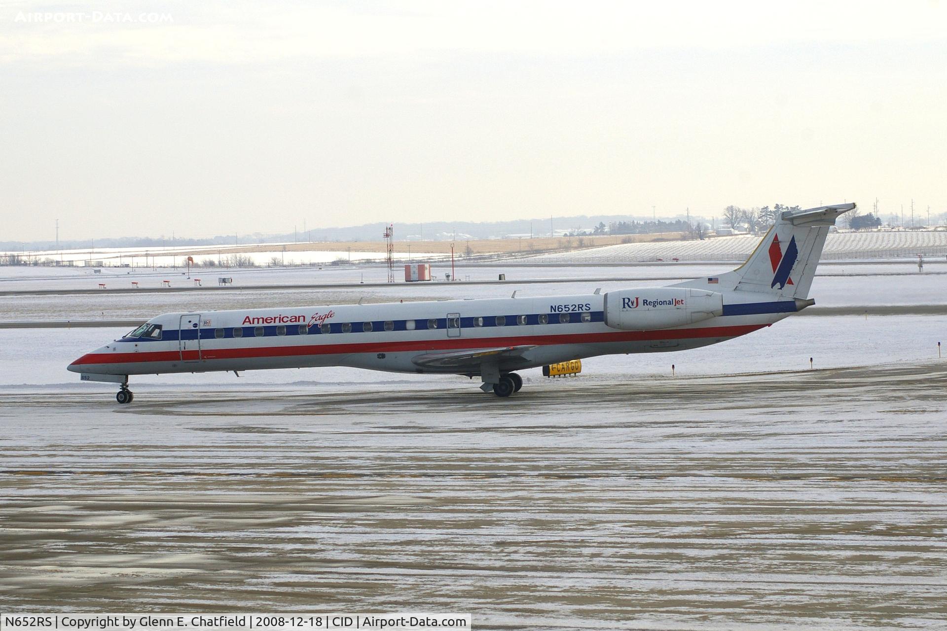 N652RS, 2001 Embraer ERJ-145LR (EMB-145LR) C/N 145432, Taxiing to the terminal after landing runway 9.