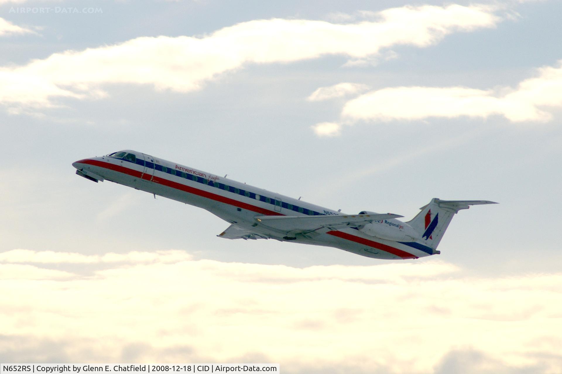 N652RS, 2001 Embraer ERJ-145LR (EMB-145LR) C/N 145432, Departing runway 9 for O'Hare International.