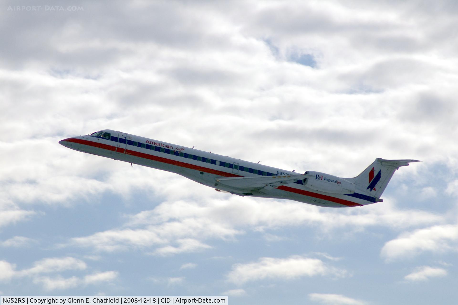 N652RS, 2001 Embraer ERJ-145LR (EMB-145LR) C/N 145432, Departing runway 9 for O'Hare International.