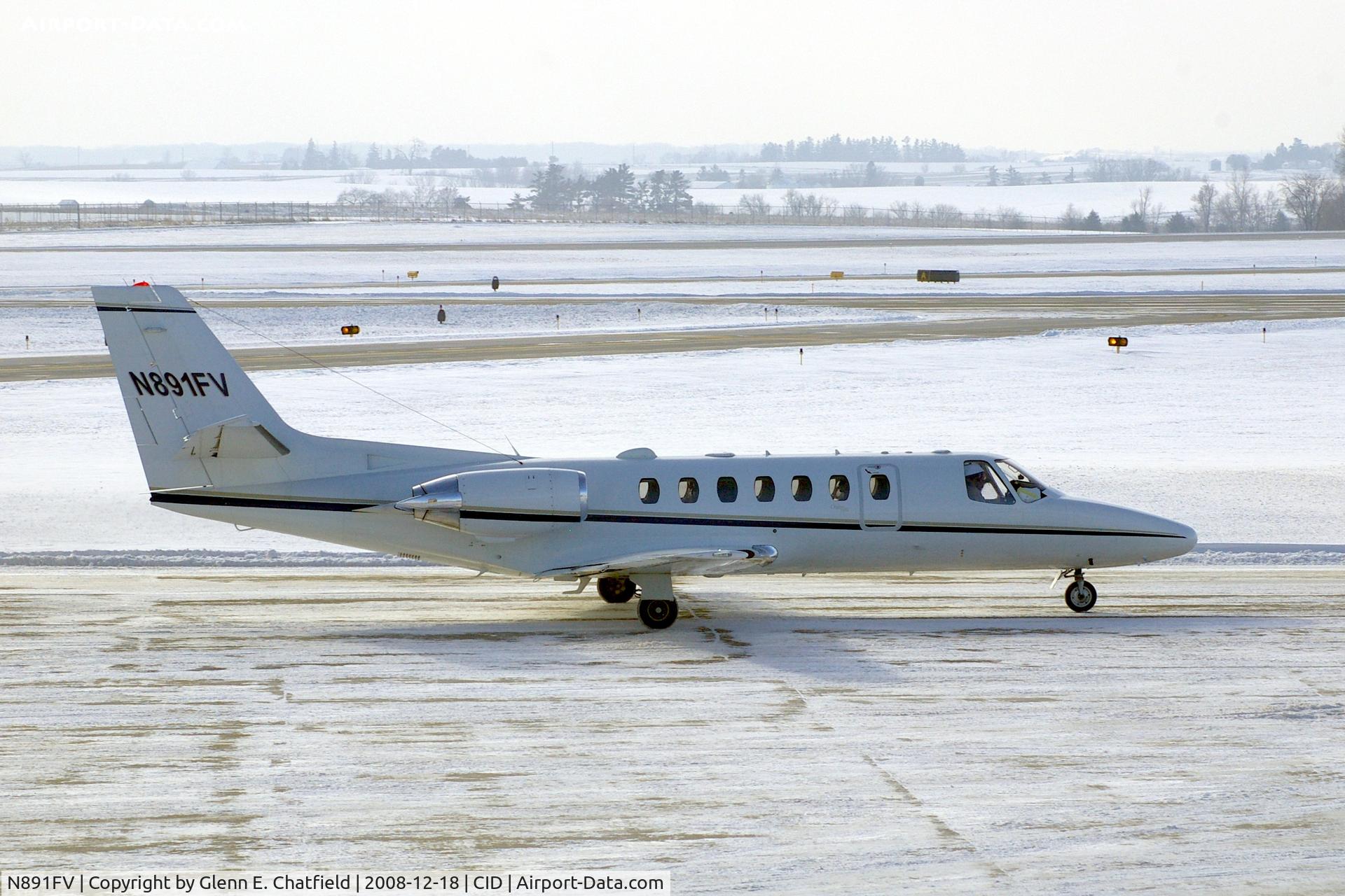 N891FV, 1997 Cessna 560 C/N 560-0427, Taxiing in to Landmark FBO.